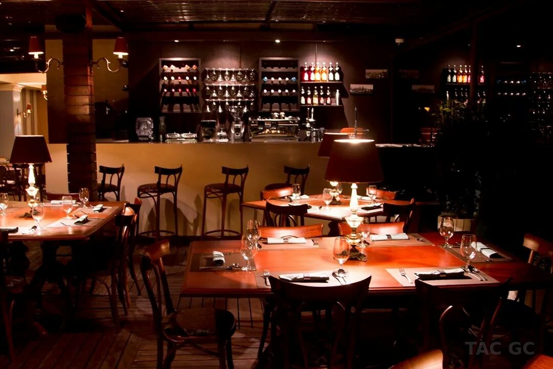 Alpie Cafe - Bar and Service Area